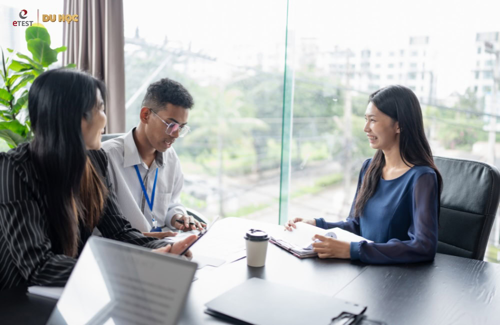 Top ngành học dễ xin việc khi du học Canada